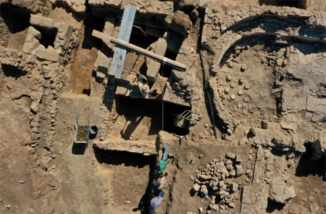 Tìm thấy kho báu bí ẩn của thành phố Hy Lạp cổ 1.600 năm trước - 2