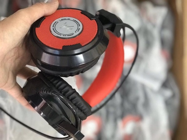 Chính thức học trực tuyến: Tai nghe kèm mic, webcam tăng giá phi mã, có nơi cháy hàng