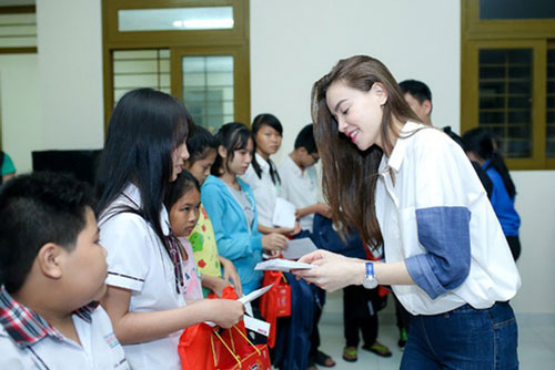 Hồ Ngọc Hà: "Những người chỉ trích nghệ sĩ làm từ thiện ít thường rất tiêu cực”