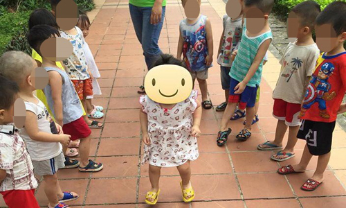 Ông chồng "khóc ròng" vì sáng nào cũng phải đưa vợ và con đi học, nhưng tuổi của cô vợ mới "choáng váng"