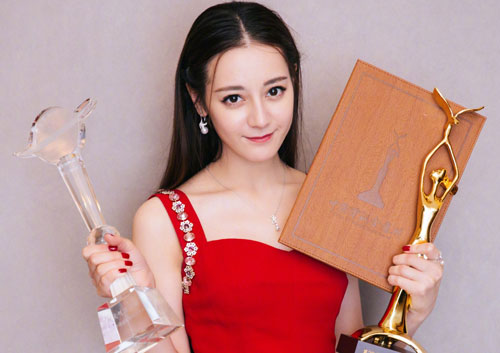 Dù nổi tiếng nhất nhì showbiz nhưng Địch Lệ Nhiệt Ba vẫn bị "thất sủng" ngay tại chính công ty?