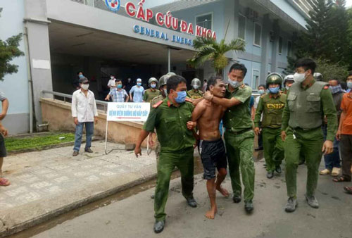 Quảng Ngãi: Khống chế nam thanh niên mang xăng đốt bệnh viện