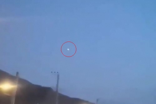 Máy bay lạ được phát hiện trên bầu trời Iran. Ảnh: Al Masdar News.