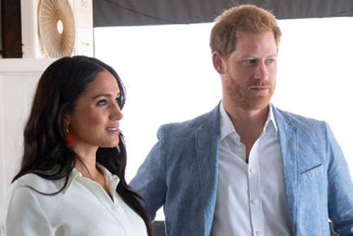 Chính thức rút khỏi Hoàng gia Anh, vợ chồng Meghan tỏ thái độ 'quay lưng' với dư luận bằng hành động này