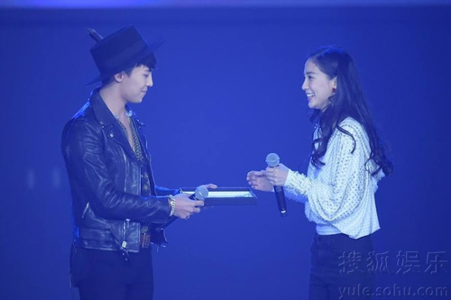 Tiểu hoa đán gặp thần tượng: Dương Mịch ngại ngùng, AngelaBaby bật khóc trước G-Dragon