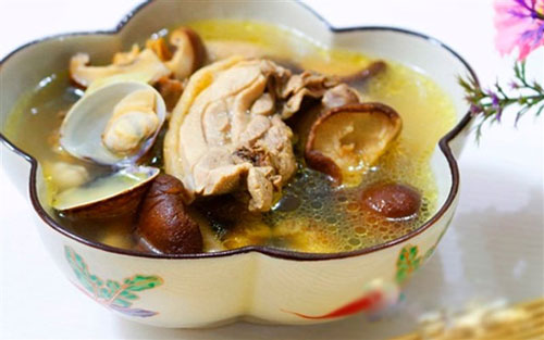Cách làm món canh thịt gà nấu nấm hương chuẩn vị nhà hàng