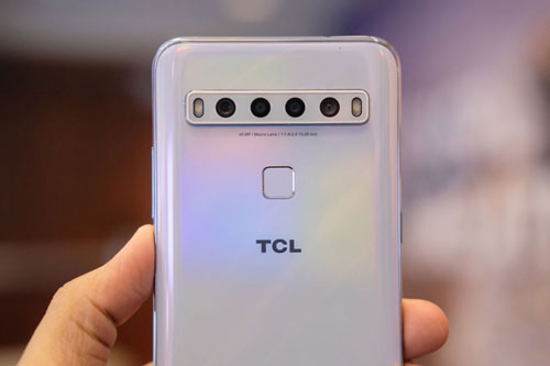 Cận cảnh smartphone cấu hình tốt, pin 4.000 mAh, 4 camera sau giá gần 6 triệu