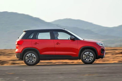 9. Suzuki Vitara Brezza (doanh số: 5.513 chiếc).