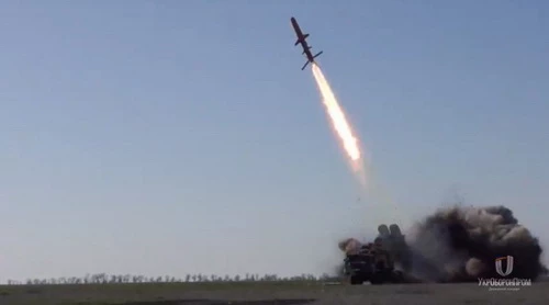 Ukraine bắn thử nghiệm tên lửa hành trình chống hạm Neptune. Ảnh: Free Press.