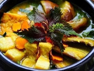 Bữa cơm gia đình sẽ trở nên ngon miệng hơn với món canh cà tím nấu đậu thịt dân giã