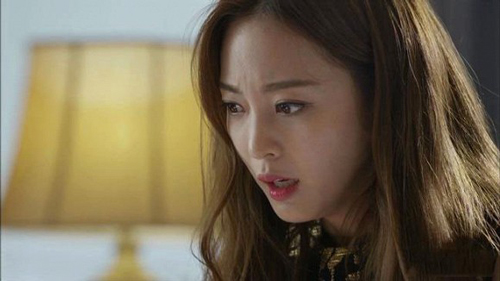 Phát hiện thỏi son rất đẹp trong đống đồ chơi của con gái, để rồi tôi đau đớn tột cùng khi con bé nói sự thật