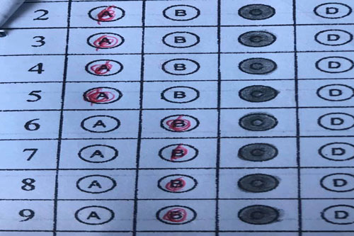 Áo dụng "bí kíp" khoanh trắc nghiệm của dân mạng, nam sinh khóc ròng vì bị "mắc bẫy"