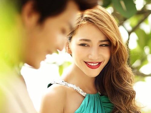 'Người thứ ba' nào cũng có những dấu hiệu này, phụ nữ nhất định phải nhìn thấu