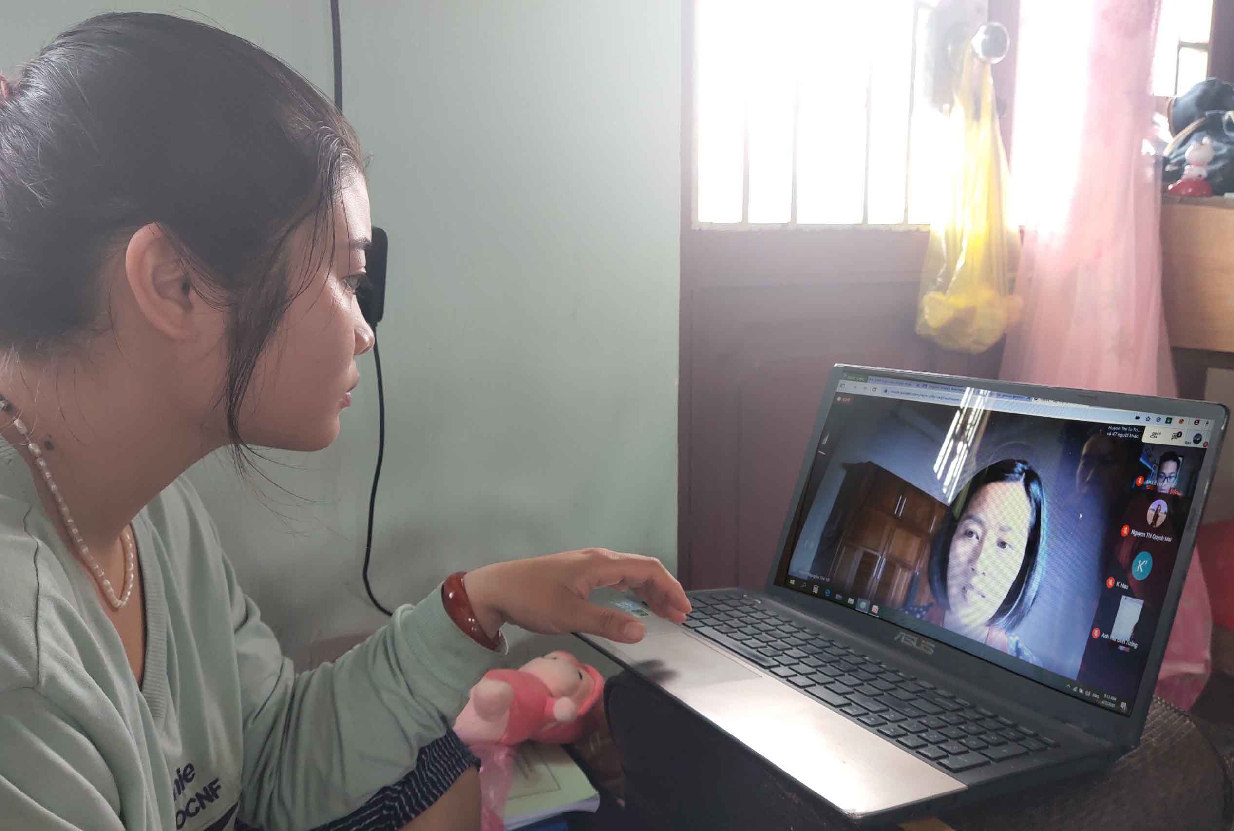 Dạy học Online: Bi hài với những tình huống “khó đỡ” trong lớp học trực tuyến