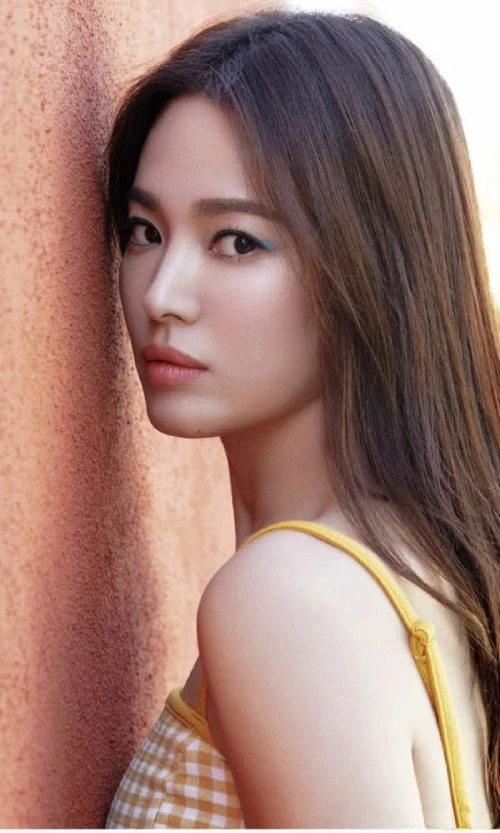 Song Hye Kyo hiện nỗ lực tập trung phát triển sự nghiệp, sau ồn ào ly hôn hồi năm ngoái.
