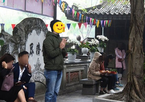 Đến chùa Hà cầu duyên, 4 tháng sau anh chàng bất ngờ có người yêu nhưng danh tính người này mới khiến hoang mang