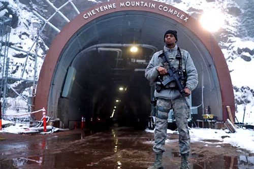 Lầu Năm góc sơ tán quân lên núi phòng kịch bản xấu vì Covid-19