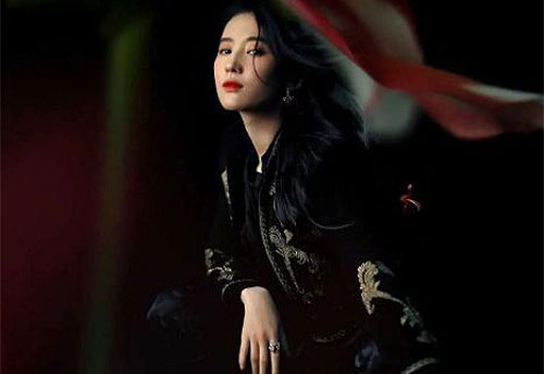 Lưu Diệc Phi khoe sắc với trang sức 2,8 triệu USD trên tạp chí thời trang  