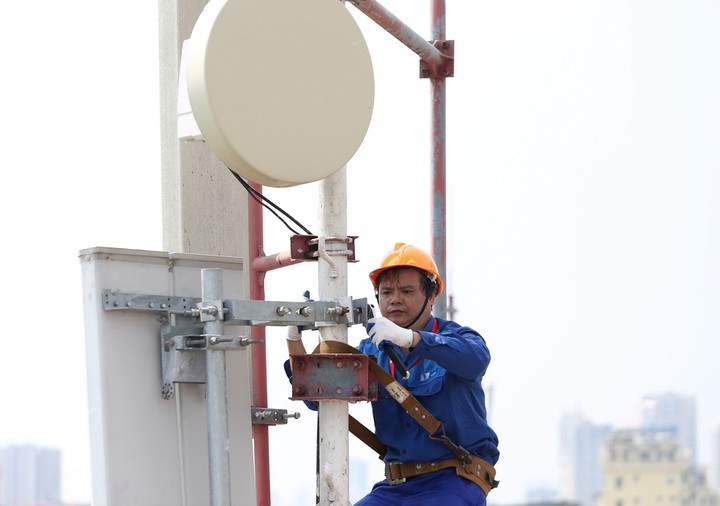 Covid-19: Doanh thu c&#x1EE7;a VNPT v&#xE0; MobFone s&#x1EBD; gi&#x1EA3;m 12.845 t&#x1EF7; &#x111;&#x1ED3;ng, kh&#x1EB3;ng &#x111;&#x1ECB;nh kh&#xF4;ng sa th&#x1EA3;i nh&#xE2;n vi&#xEA;n