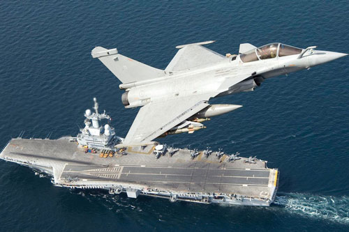 Tàu sân bay Charles de Gaulle của Pháp bị đe dọa nghiêm trọng, cấp tốc rời vùng Vịnh