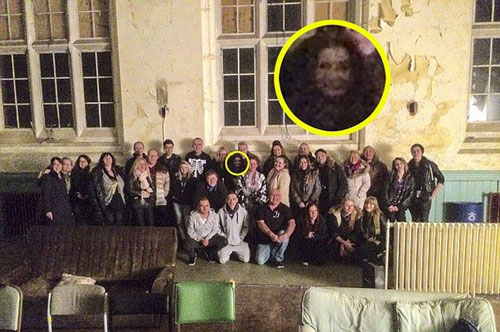 Kinh hãi "bóng ma" xuất hiện trong bức ảnh chụp tại bệnh viện