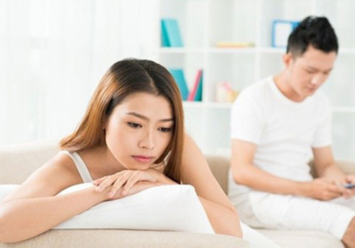 Muốn ly hôn với người chồng đi ngoại tình và sống vô tâm