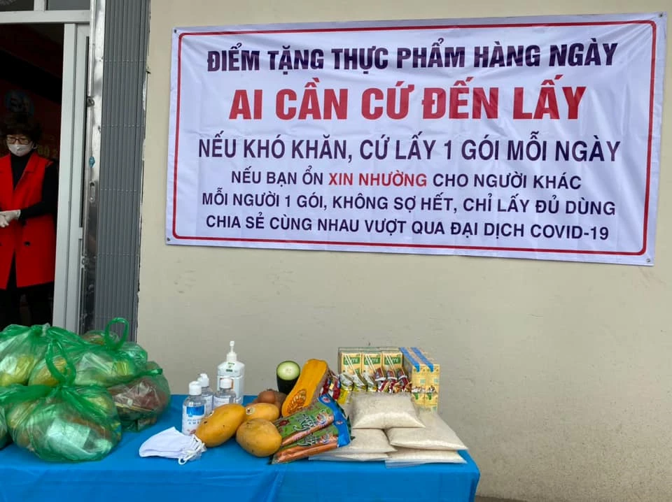 Hà Nội: Hàng nghìn món quà miễn phí được tặng cho người nghèo trong dịch Covid-19 (Ảnh minh họa)