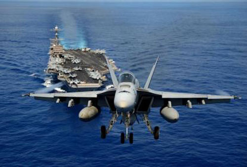 F/A-18 sánh ngang tiêm kích tàng hình Su-57