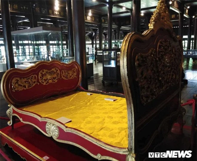 Cận cảnh long sàng dát vàng của vị hoàng đế nhiều tai tiếng bậc nhất triều Nguyễn - Ảnh 2.