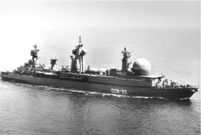 Con tàu nhọ nhất của HQ Nga: Nằm không trúng đạn, thủy thủ thà nhảy xuống nước còn hơn làm việc trên tàu - Ảnh 1.