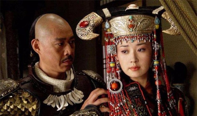 Nhan sắc kém nổi bật, tại sao các phi tần Mông Cổ lại áp đảo trong hậu cung Thanh triều? - Ảnh 3.
