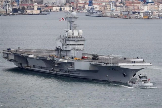 Tàu sân bay hạt nhân mạnh nhất châu Âu nghi có thủy thủ mắc Covid-19 - 1