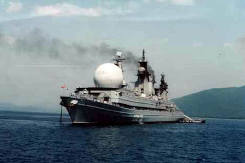 Con t&#xE0;u &quot;nh&#x1ECD;&quot; nh&#x1EA5;t c&#x1EE7;a H&#x1EA3;i qu&#xE2;n Nga: Th&#x1EE7;y th&#x1EE7; th&#xE0; nh&#x1EA3;y xu&#x1ED1;ng n&#x1B0;&#x1EDB;c c&#xF2;n h&#x1A1;n l&#xE0;m vi&#x1EC7;c tr&#xEA;n t&#xE0;u