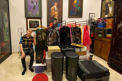 Nghệ sĩ Xuân Hinh khoe phòng để đồ, hé lộ bộ sưu tập áo dài đủ loại