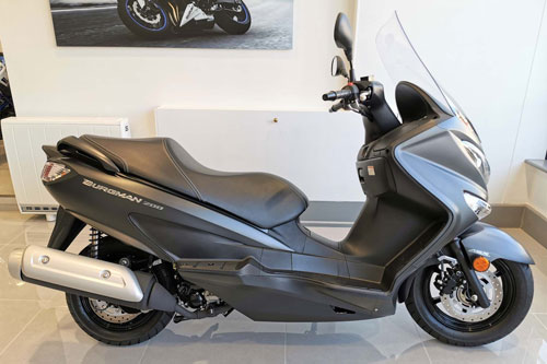 Xe ga 200 phân khối, phanh ABS, giá cao hơn Honda SH