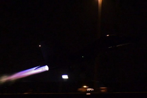 Su-30MK2 chặn hai máy bay quân sự của Mỹ cùng lúc