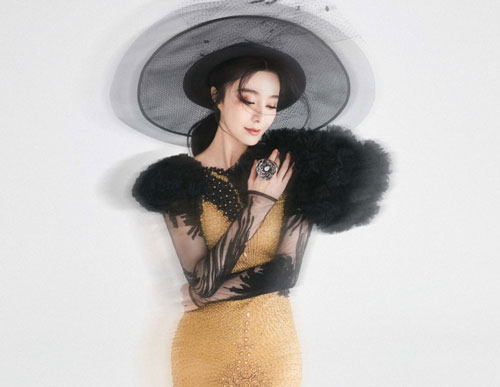 Phạm Băng Băng xuất hiện quyến rũ với váy đuôi cá của nhà thiết kế Tuyết Lê