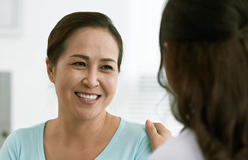 Kể từ ngày đi thăm con gái ở cữ về, mẹ chồng bỗng thay đổi thái độ, tôi "choáng váng" khi biết lý do