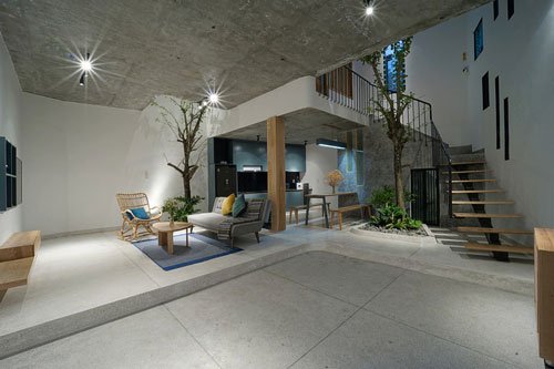 Ngôi nhà hình hoa cúc của nữ họa sĩ