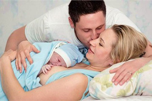 Chồng nên làm gì để vợ không bị trầm cảm sau sinh
