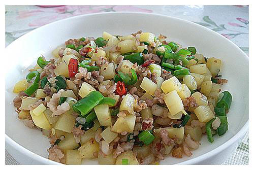 Khoai tây xào thịt bằm, món ăn đơn giản rất ngon cơm