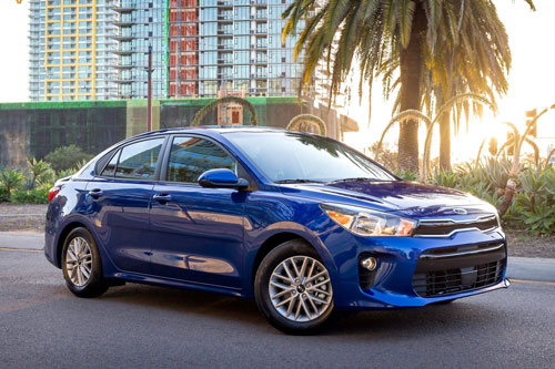 Hyundai Accent bị Kia Rio cho ‘ngửi khói’