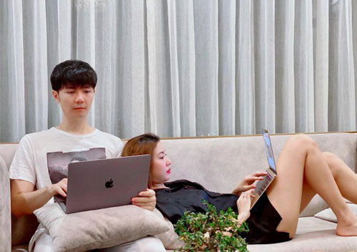 Á hậu Thúy Vân công khai rõ mặt chồng sắp cưới giữa mùa dịch