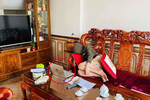 Em gái học online "nhường" hết việc nhà cho anh trai, nhưng nhìn hành động của cô ai cũng ngao ngán