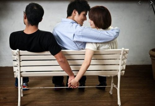 Đàn bà ngoại tình, lỗi một phần là ở đàn ông