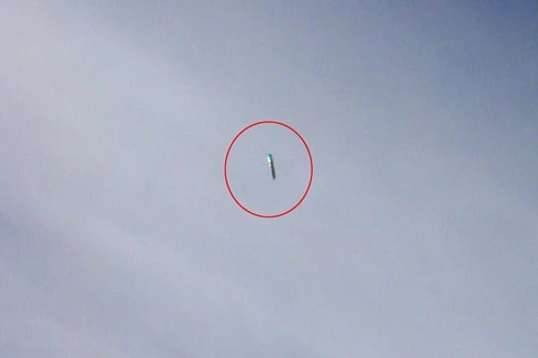 UFO có hình thù lạ kỳ xuất hiện trên bầu trời nước Anh