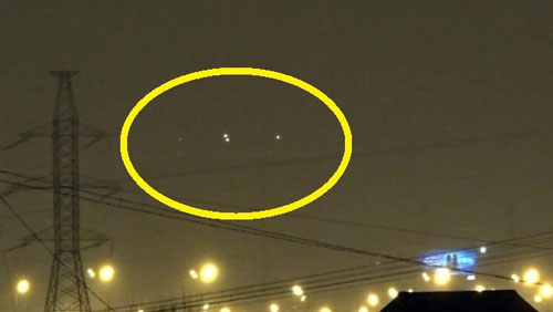 UFO phát sáng ‘dàn trận’ trên bầu trời nước Nga