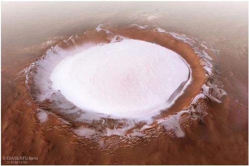 Miệng núi lửa Korolev trên sao Hỏa được chụp từ máy ảnh HRSC của tàu vũ trụ Mars Express. (Ảnh: ESA)