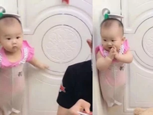 Nhờ con trai lớn trông em, đến khi về nhà người mẹ mới "sững người" vì cảnh tượng trước mặt