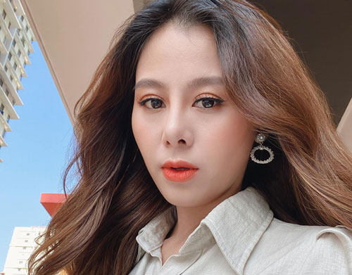 Đăng trạng thái trên Facebook, Nam Thư lộ dấu hiệu "crush" một anh chàng bí mật